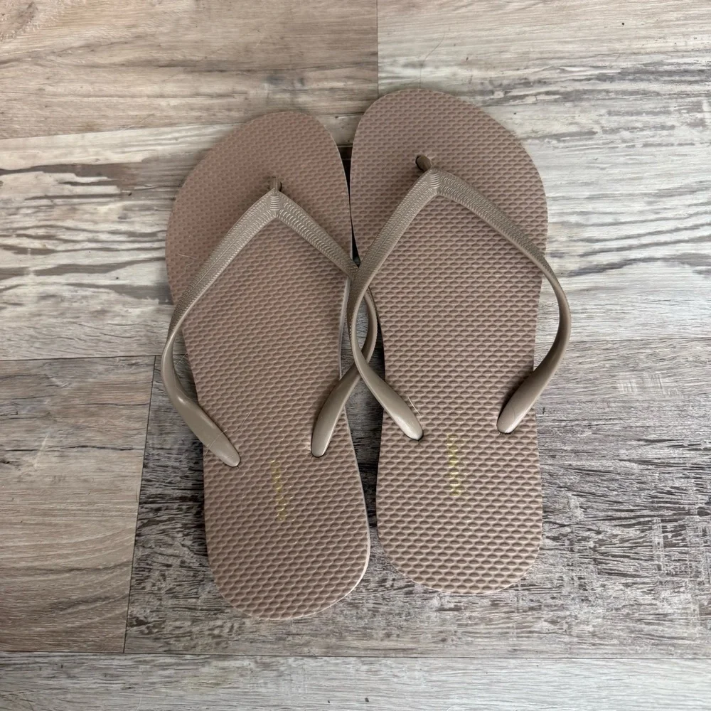 Set Of Old Navy Black and Brown Flip Flops Size 9